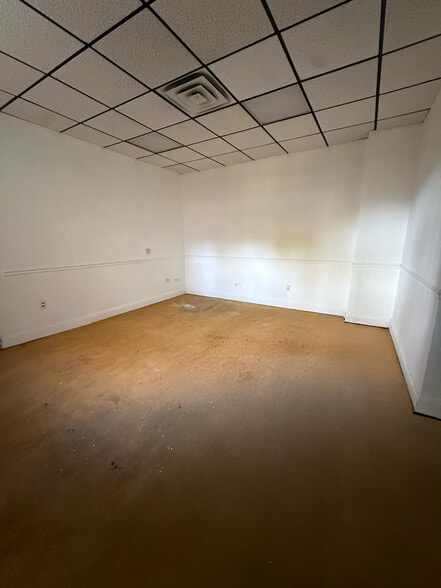 More Photos Of 7840 164th St, Fresh Meadows Apartments For Lease