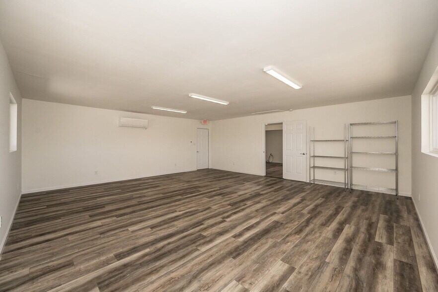 More Photos Of 302 S Lincoln Dr, Troy Office For Lease