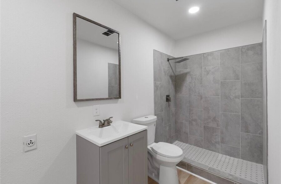 More Photos Of 12019 Beth Ln, Magnolia Light Distribution For Sale