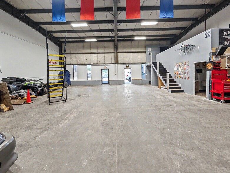 More Photos Of 237 River Rd, Uxbridge Warehouse For Lease