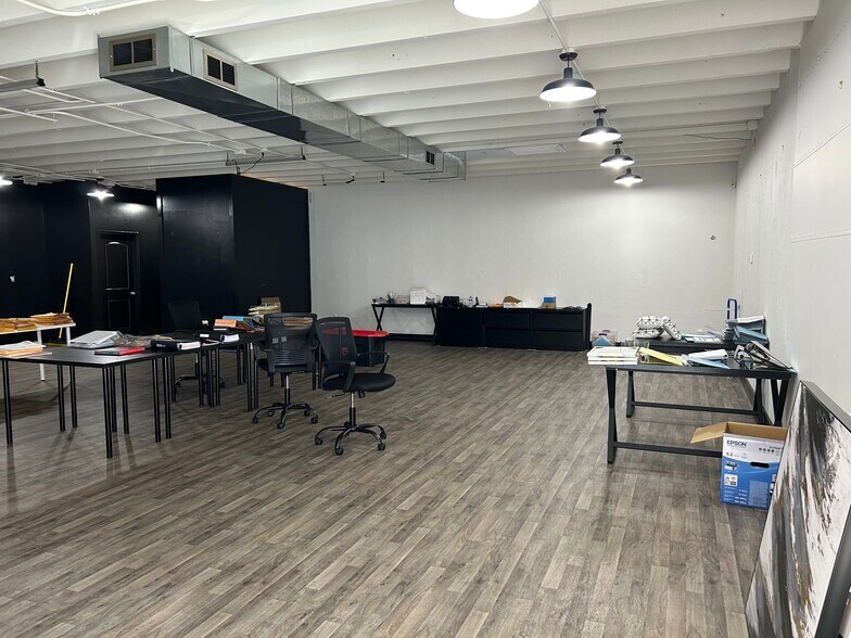 More Photos Of 440-448 S Main St, Englewood Unknown For Lease