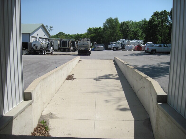 More Photos Of 8236 Wright St, Merrillville Warehouse For Lease