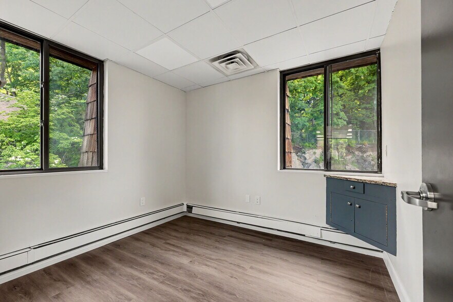 More Photos Of 7 Riversville Rd, Greenwich Medical For Lease