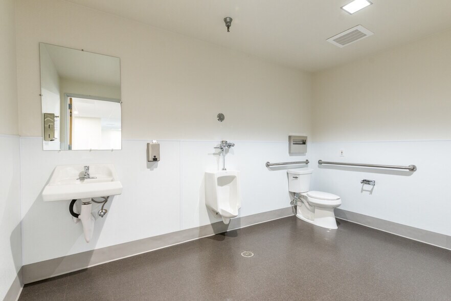 More Photos Of 3002-3072 E Inland Empire Blvd, Ontario Unknown For Lease