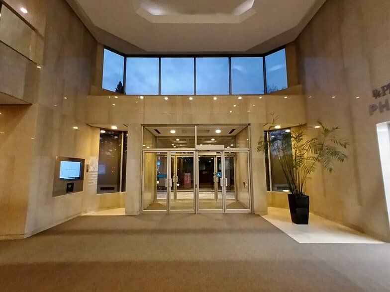 More Photos Of 1929 Russell Rd, Ottawa Medical For Sale