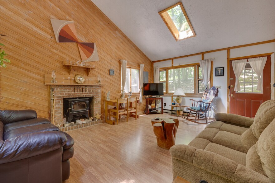 More Photos Of 11 Mountainside Dr, Berkeley Springs Specialty For Sale