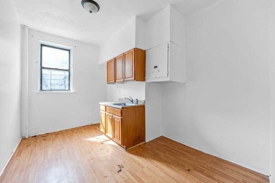 More Photos Of 657 Knickerbocker Ave, Brooklyn Apartments For Sale
