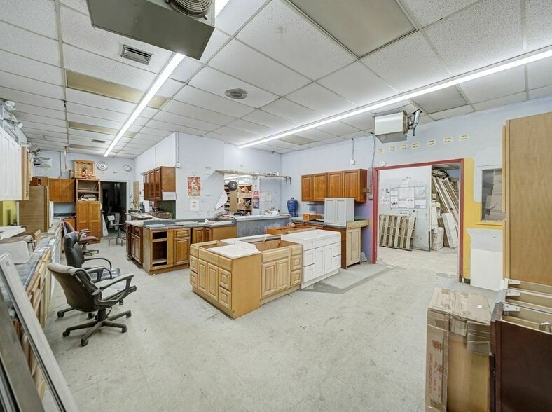 More Photos Of 300-306 W 1st Ave, Roselle Warehouse For Sale