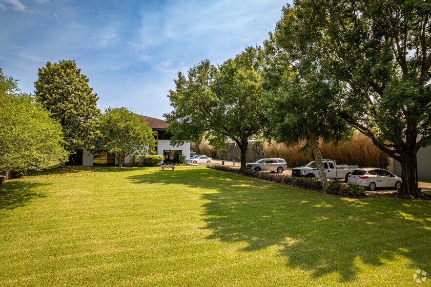 More Photos Of 6343 Skyline Dr, Houston Office For Lease