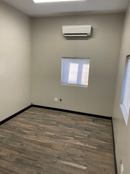 More Photos Of 2305 SW Holloway St, El Reno Warehouse For Lease