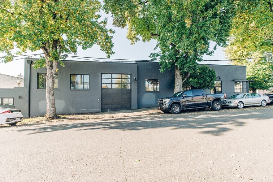 More Photos Of 840 SE Washington St, Portland Loft Creative Space For Sale