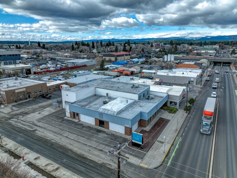 Primary Photo Of 999 NE 2nd St, Bend Freestanding For Lease
