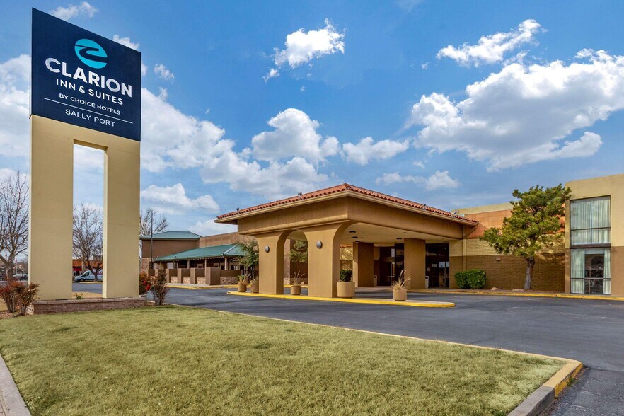 Primary Photo Of 2000 N Main St, Roswell Hotel For Sale