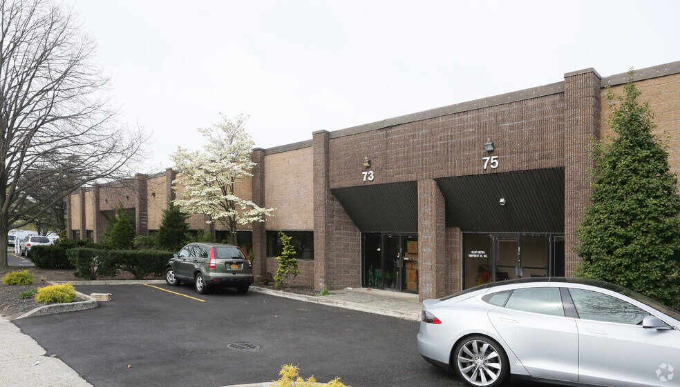 More Photos Of 75 E Jefryn Blvd, Deer Park Warehouse For Sale