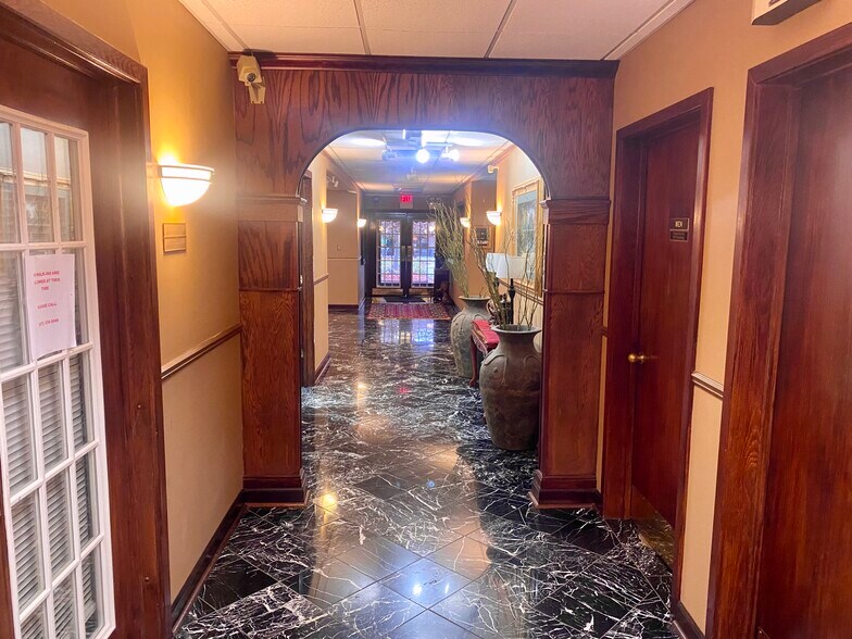 More Photos Of 411 W Lake Lansing Rd, East Lansing Unknown For Lease