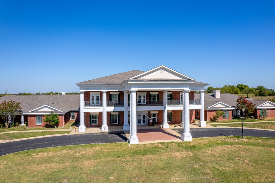 Primary Photo Of 2815 E Jackson St, Hugo Rehabilitation Center For Sale