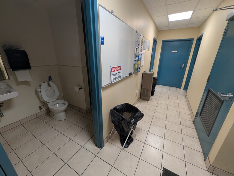 More Photos Of 1320 N School St, Honolulu Office For Sale