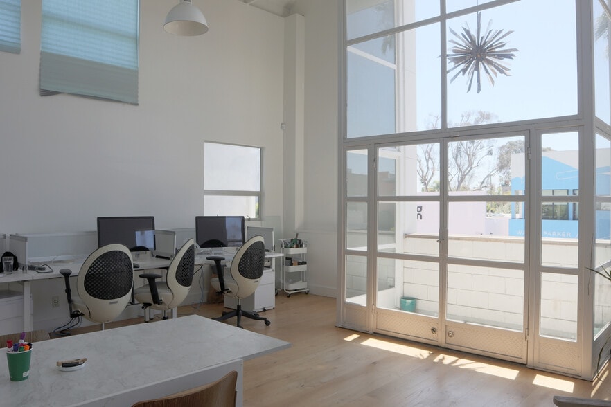 More Photos Of 1421 ABBOT KINNEY, Venice Office For Lease