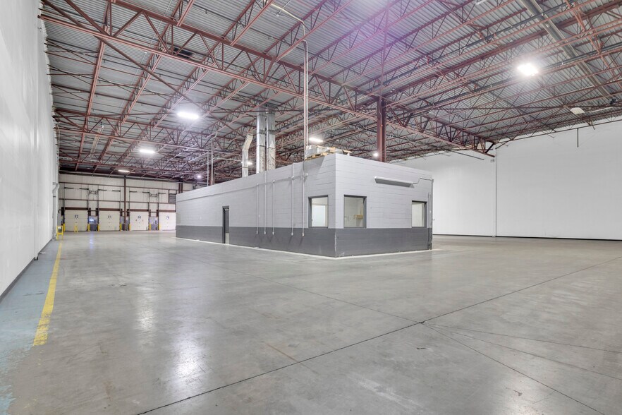 More Photos Of 599 Sprucewood Ave, Windsor Warehouse For Lease