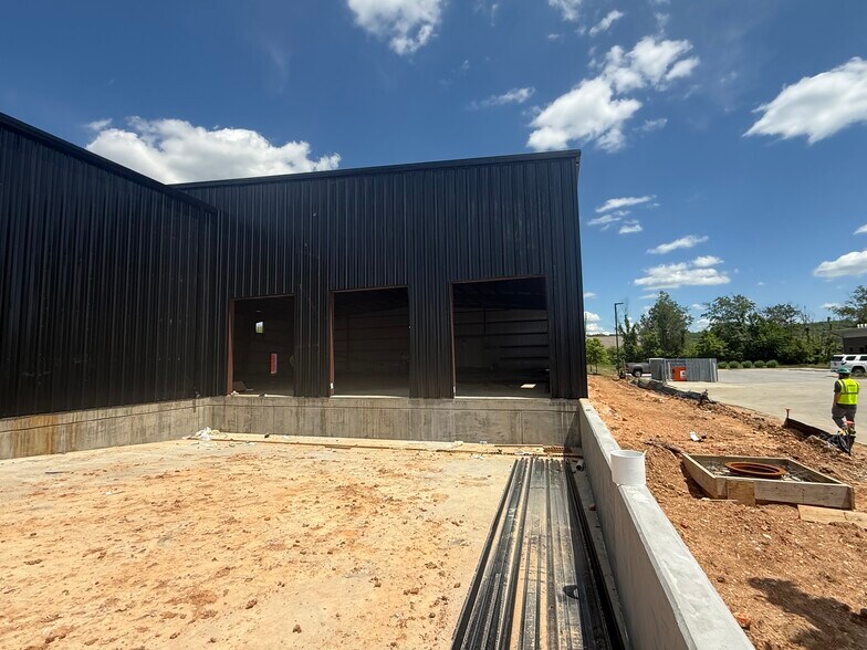 More Photos Of 595 Kawneer dr, Springdale Warehouse For Sale