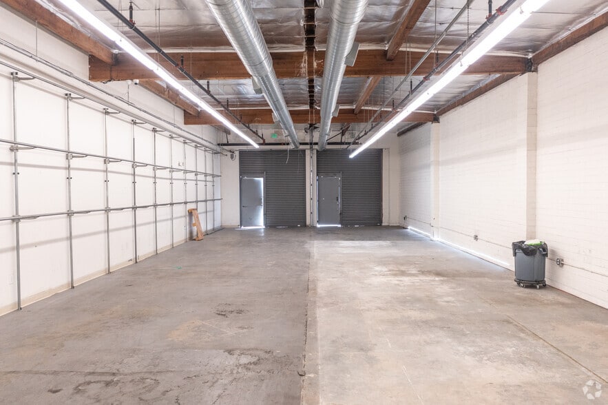 More Photos Of 1150 E 12th St, Los Angeles Showroom For Sale