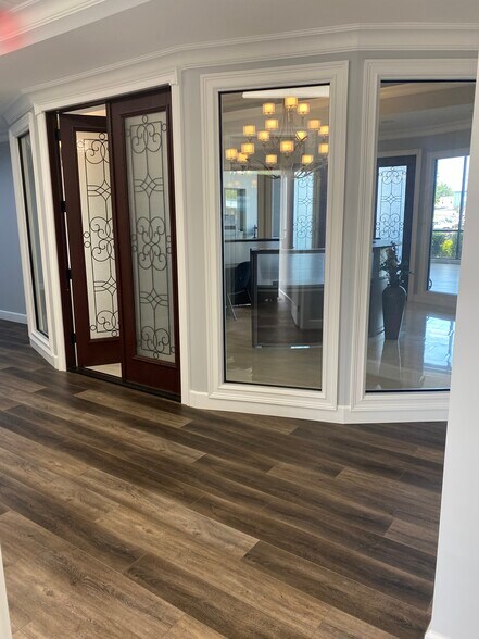 More Photos Of 406 S Waukesha St, Bonifay Office For Sale