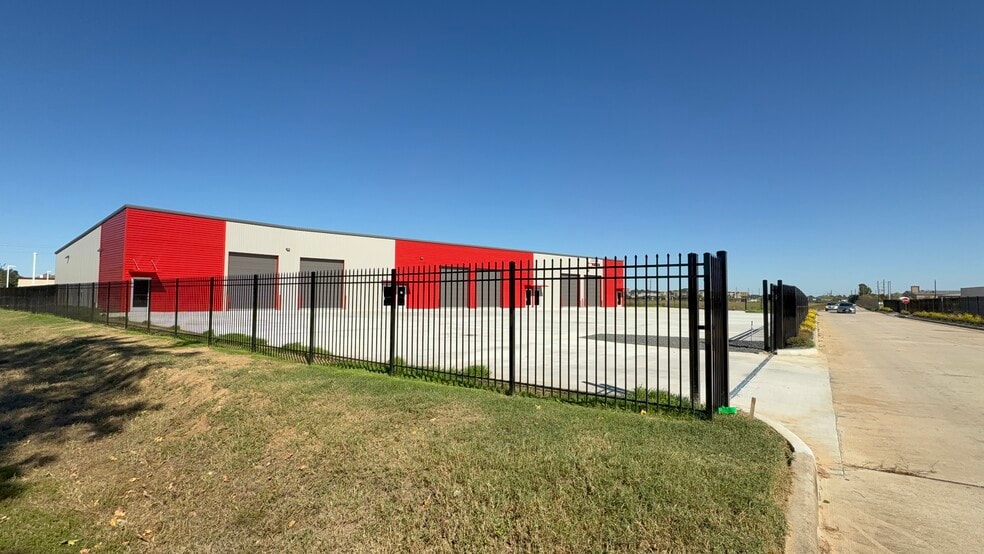 More Photos Of 4333-4334 Kreinhop Rd, Spring Unknown For Lease