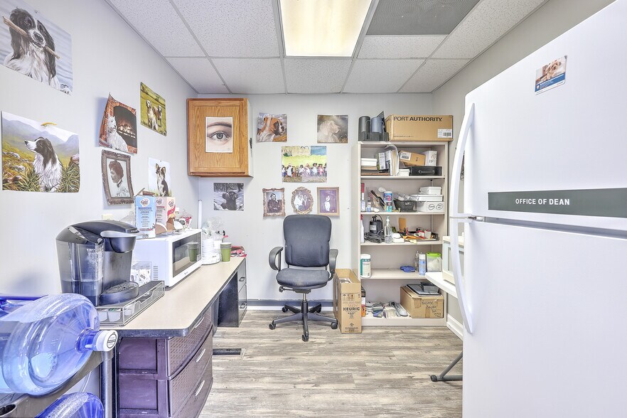 More Photos Of 494-496 King St, Charleston Storefront Retail Office For Lease