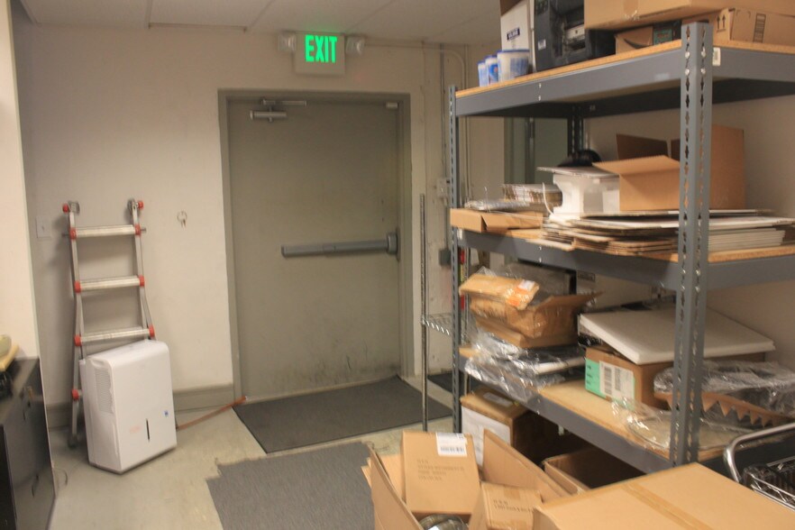 More Photos Of 2475 Hollywood Blvd, Hollywood Office For Lease