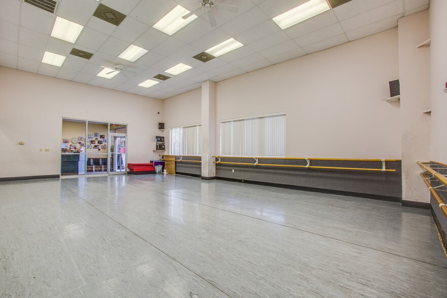 More Photos Of 1498 Central Park Blvd, Fredericksburg Freestanding For Sale