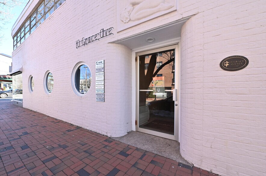 More Photos Of 10 Grace Ave, Great Neck Storefront Retail Office For Lease