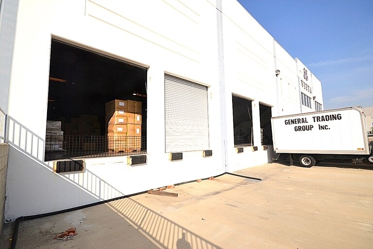 More Photos Of 2991 E 46th St, Los Angeles Warehouse For Lease