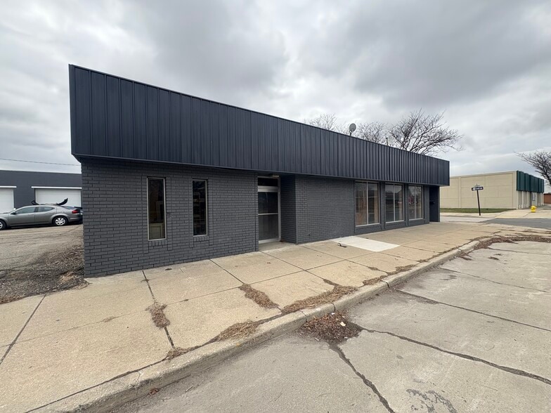 More Photos Of 2189 Eureka Rd, Wyandotte General Retail For Lease