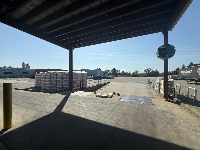More Photos Of 1079 Woodleys Way, Columbia Warehouse For Lease
