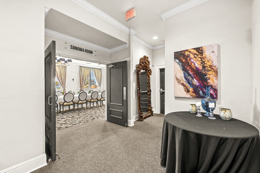 More Photos Of 655 2nd Ave S, Saint Petersburg Restaurant For Sale