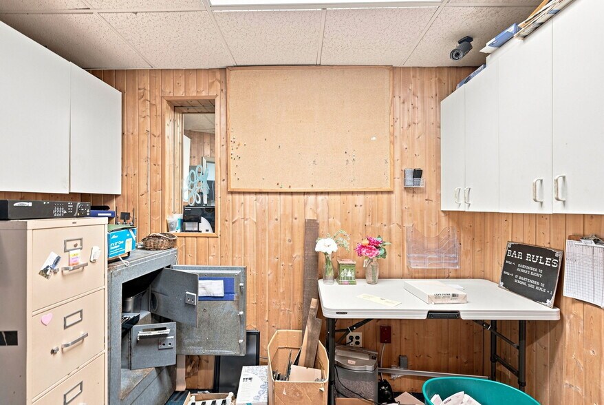 More Photos Of 1090 Rochester Rd, Troy Restaurant For Sale