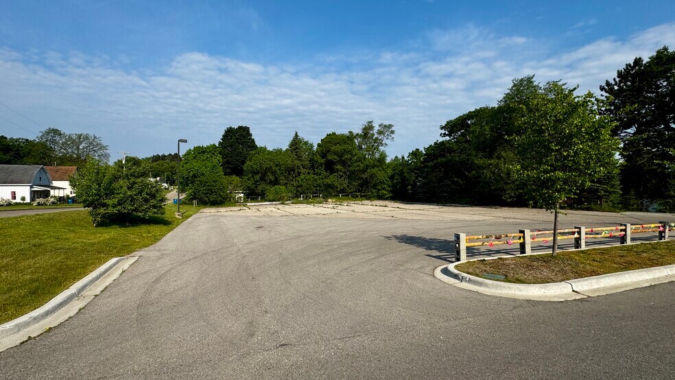 More Photos Of 208 Robertson St, Cadillac Land For Sale