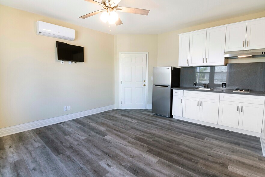 More Photos Of 1703 Toberman St, Los Angeles Apartments For Sale