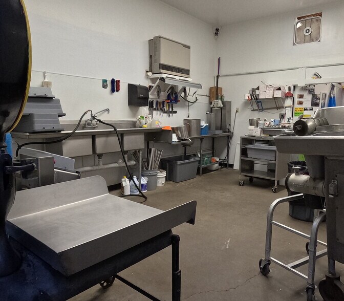 More Photos Of 2900 Pioneer Mountains Scenic By-Way Way, Polaris Industrial For Sale