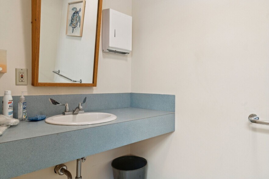 More Photos Of 61 Depot St, White River Junction Office For Sale