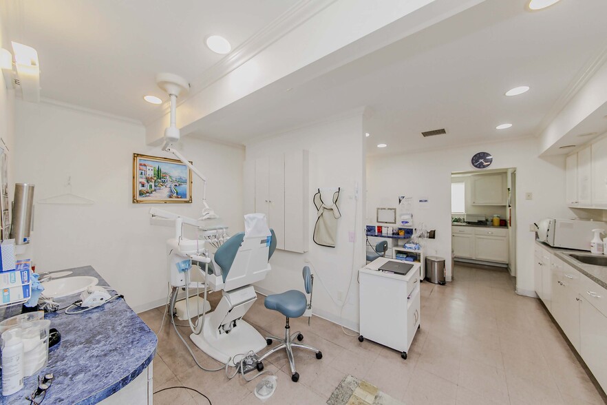 More Photos Of 1629 Crenshaw Blvd, Torrance Office Residential For Sale