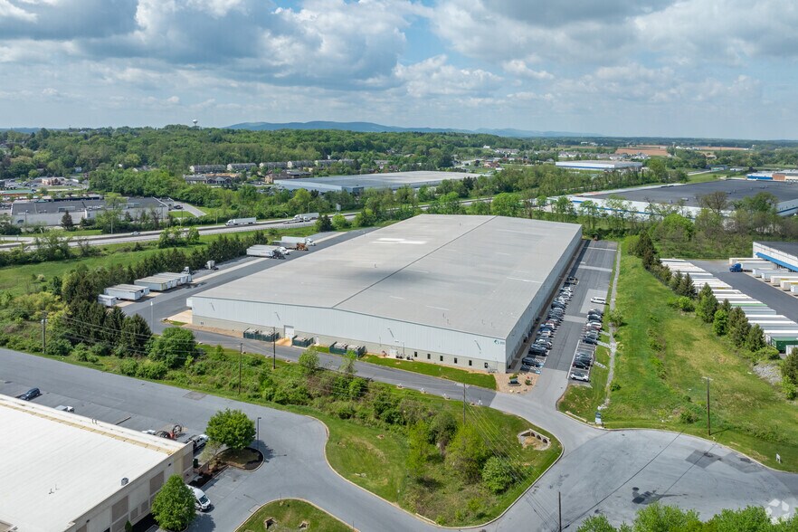 More Photos Of 355 Independence Ave, Mechanicsburg Warehouse For Lease