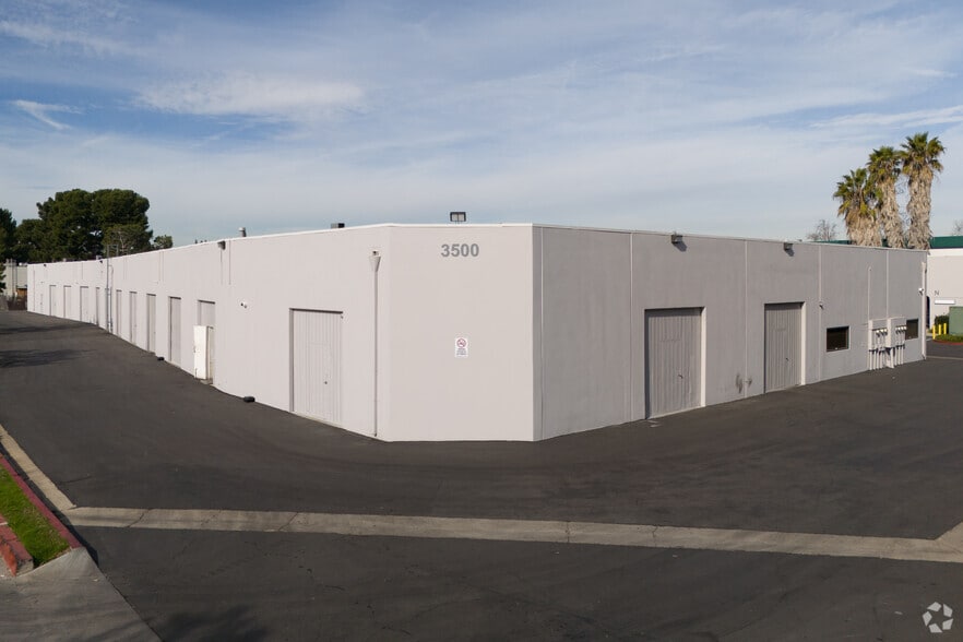 More Photos Of 3621 W MacArthur Blvd, Santa Ana Unknown For Lease