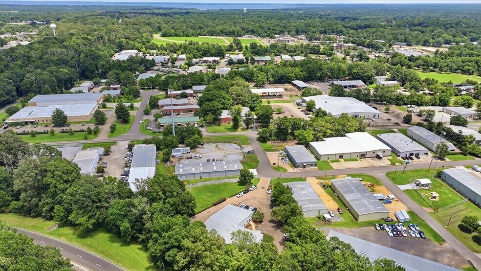 More Photos Of 219 Industrial Dr, Ridgeland Office For Lease