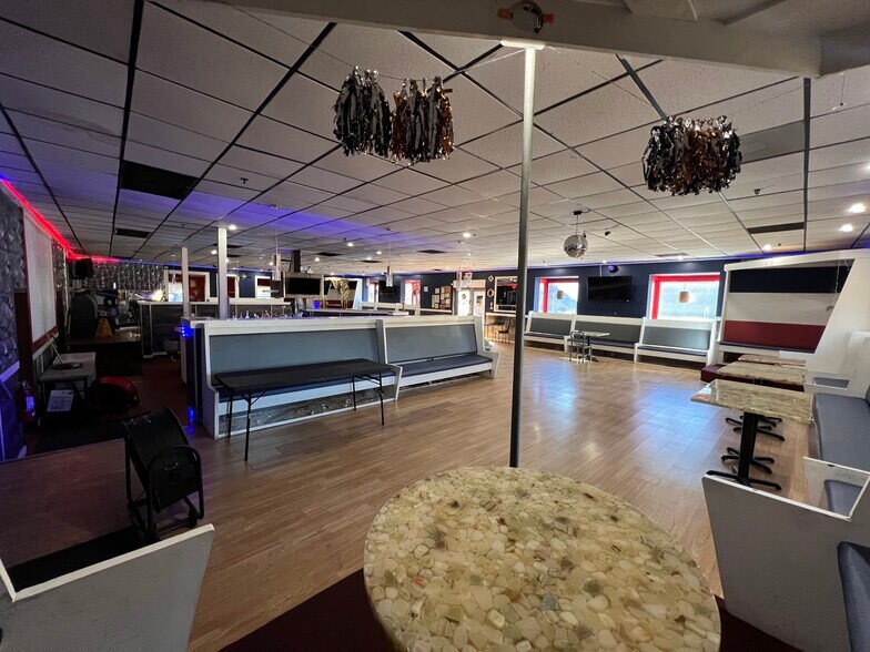 More Photos Of 2845 Mountain Industrial Blvd, Tucker Restaurant For Lease