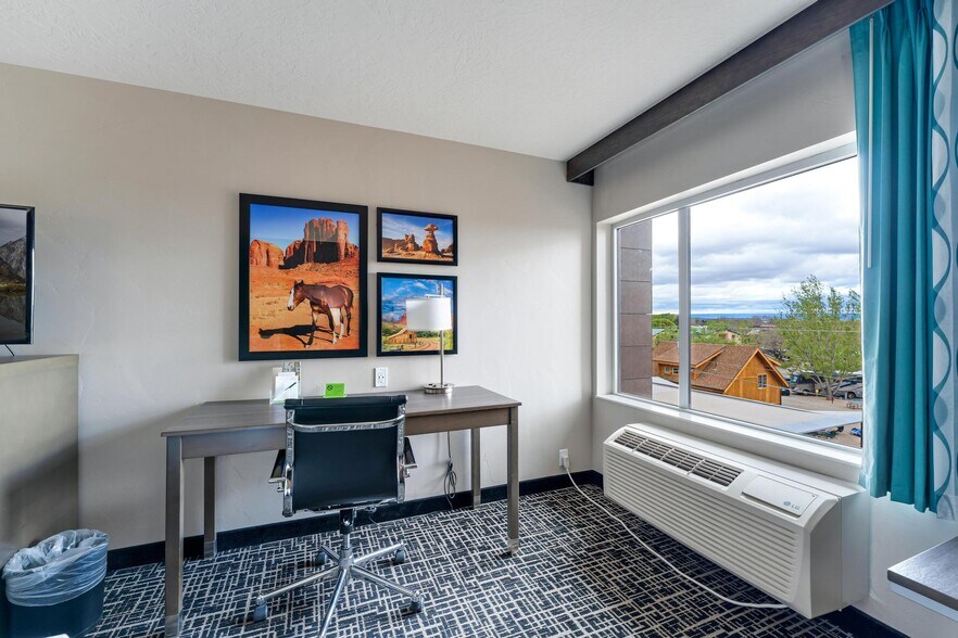 More Photos Of 465 S 100 E, Kanab Hospitality For Sale