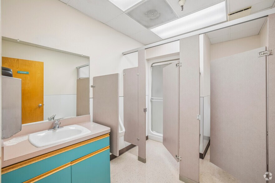 More Photos Of 3111 Professional Dr, Auburn Medical For Sale
