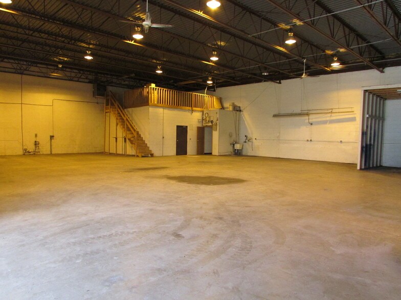 More Photos Of 14033-14055 Achyl Ave, Warren Warehouse For Sale