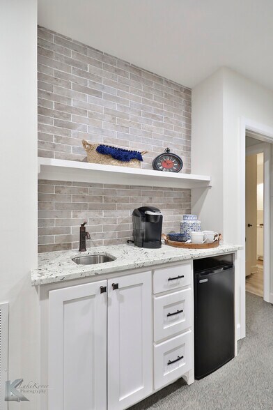 More Photos Of 2257 Industrial Blvd, Abilene Office For Sale