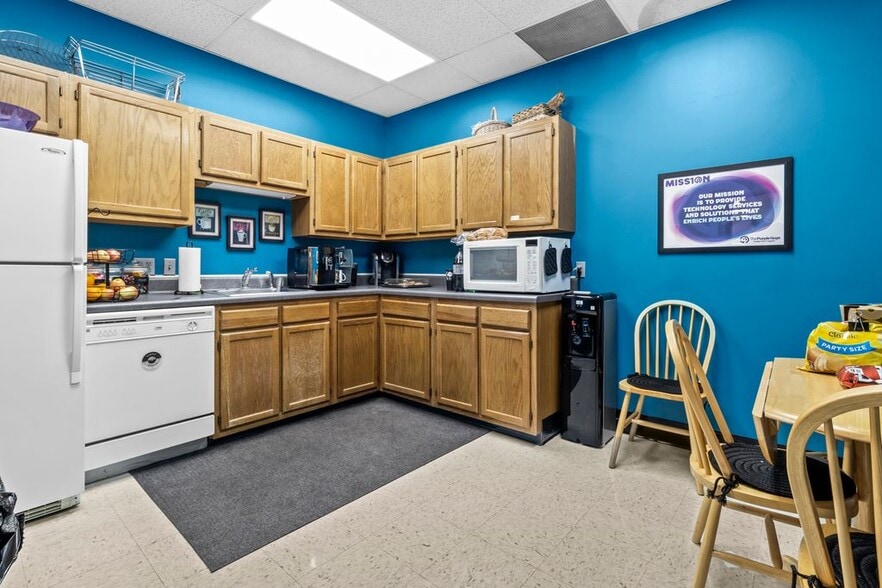 More Photos Of 8004-8008 Castleway Dr, Indianapolis Flex For Sale